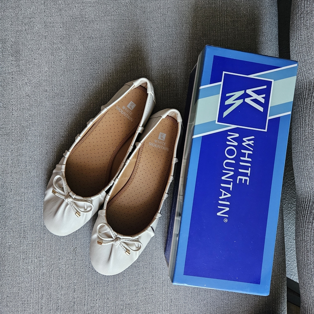 White Mountain Women's White Ivory Bow Ballet Flats - Picture 4 of 4